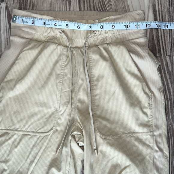 Lululemon Beyond the Studio 7/8 Jogger Trench - Picture 10 of 12